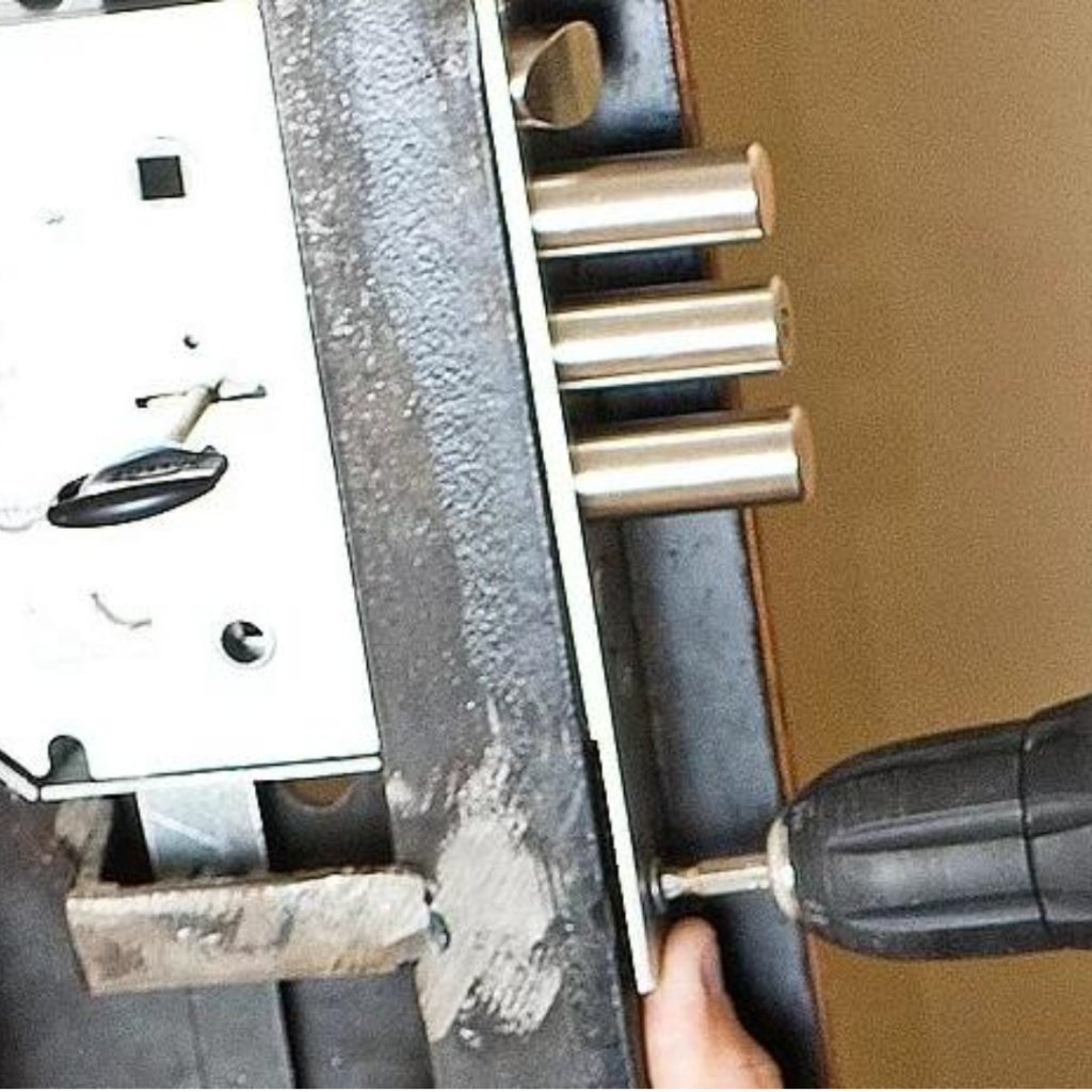 Врезка замков в Екатеринбурге.jpg